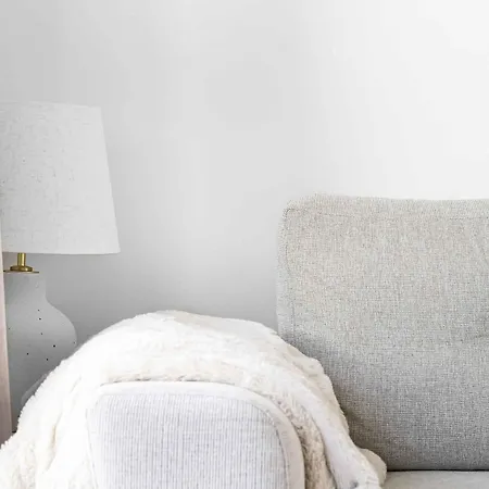 Beautiful Newly Renovated Apartament *